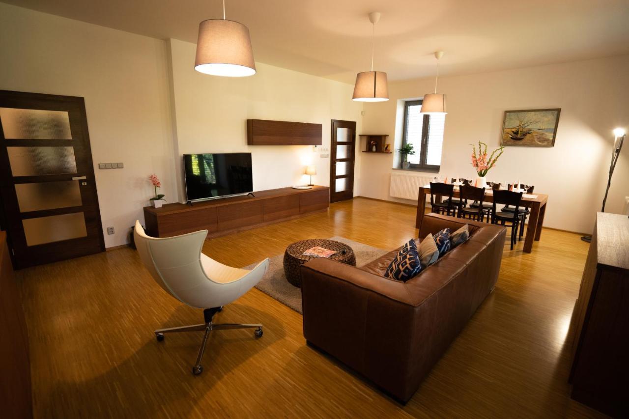 Black Field Apartment Brno Exterior photo
